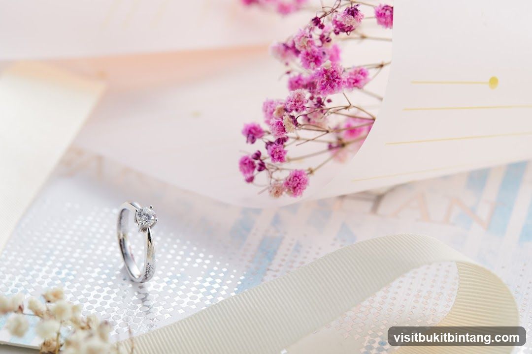 Diamond ring with flowers