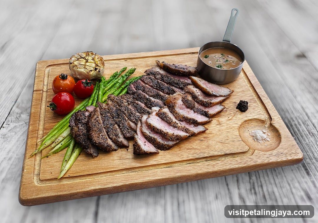 Sliced Steak with Asparagus and Sauce