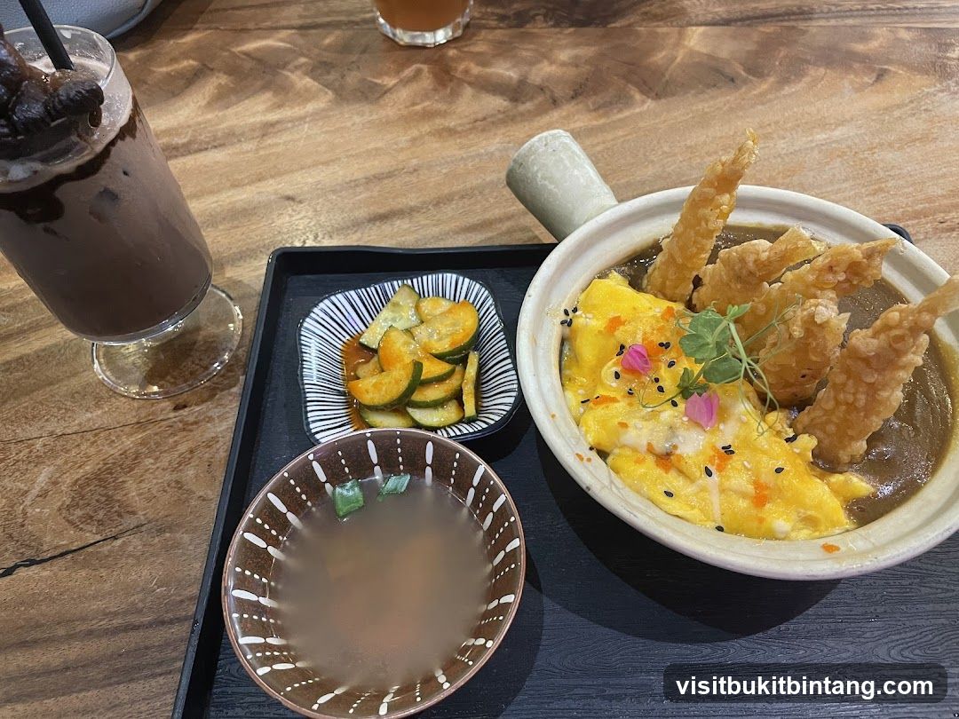 Curry Omelette with Fried Shrimp