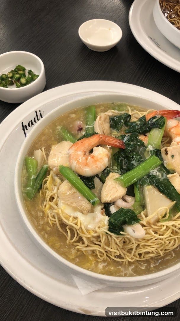 Noodles with Seafood and Vegetables