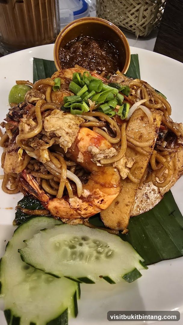Noodles with Shrimp and Sauce