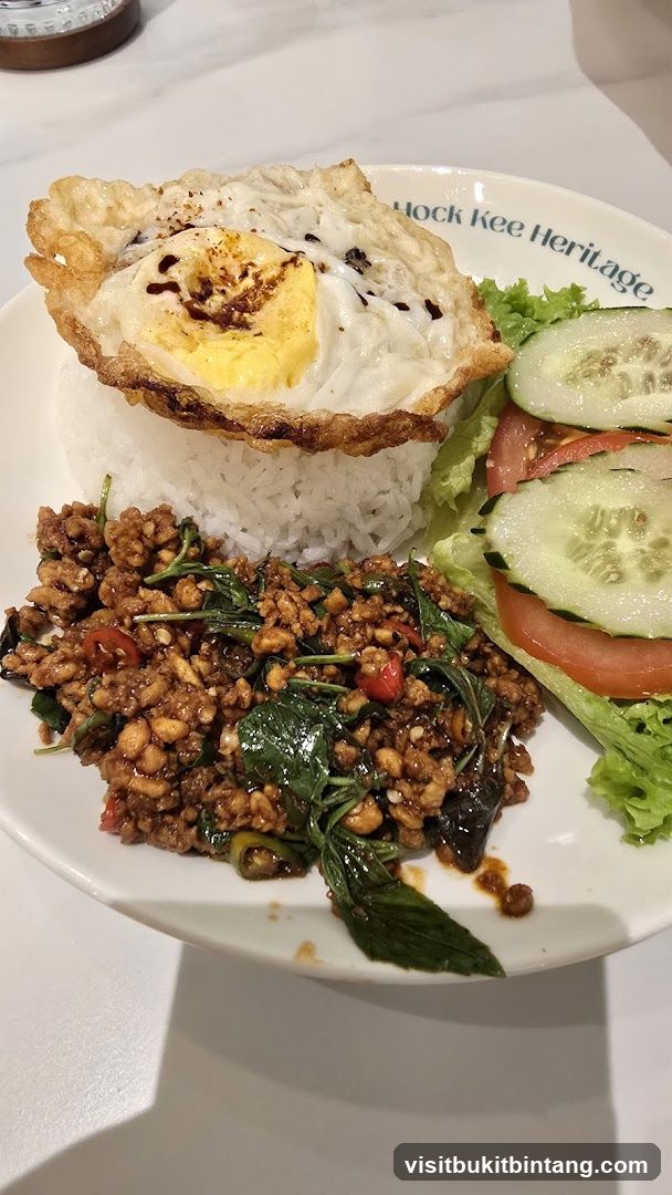 Minced Meat with Basil and Fried Egg