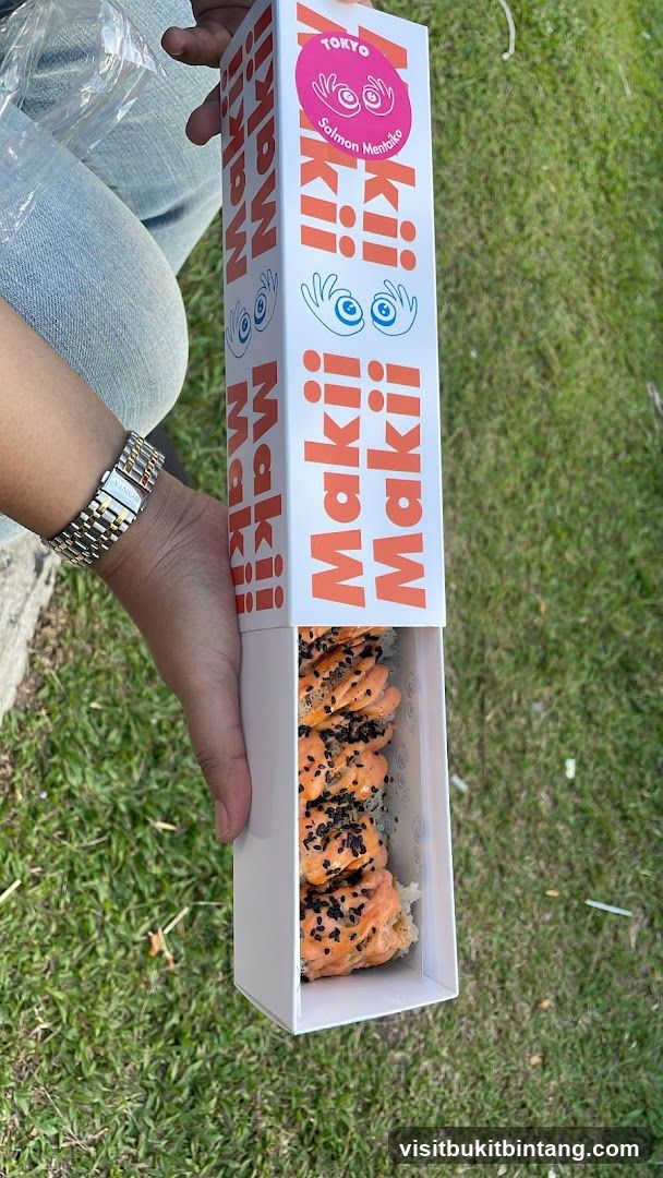 Maki Maki Salmon Mentaiko Box
