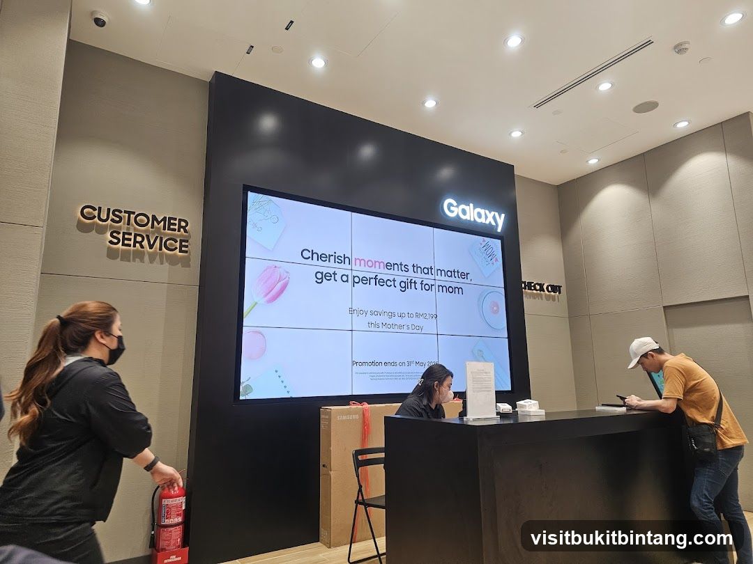 Samsung Galaxy Store Interior
