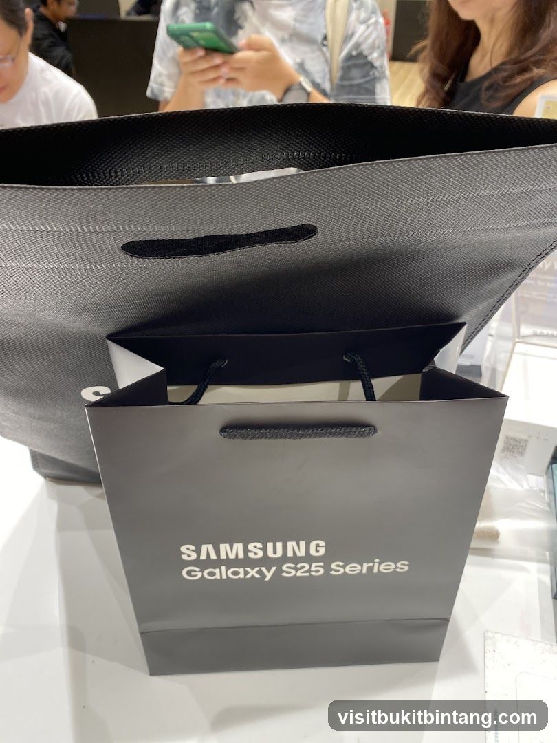 Samsung Galaxy S25 Series Shopping Bags