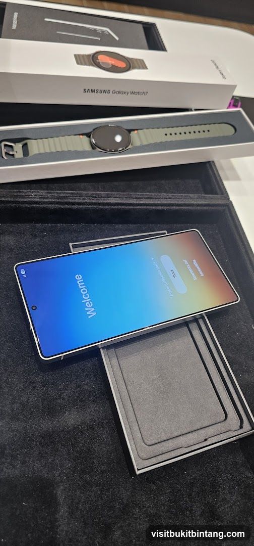 Samsung Galaxy Watch 7 and Smartphone
