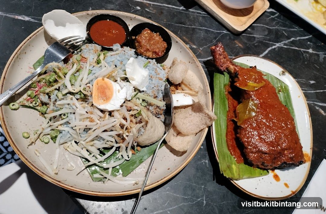 Nasi Kerabu with Chicken