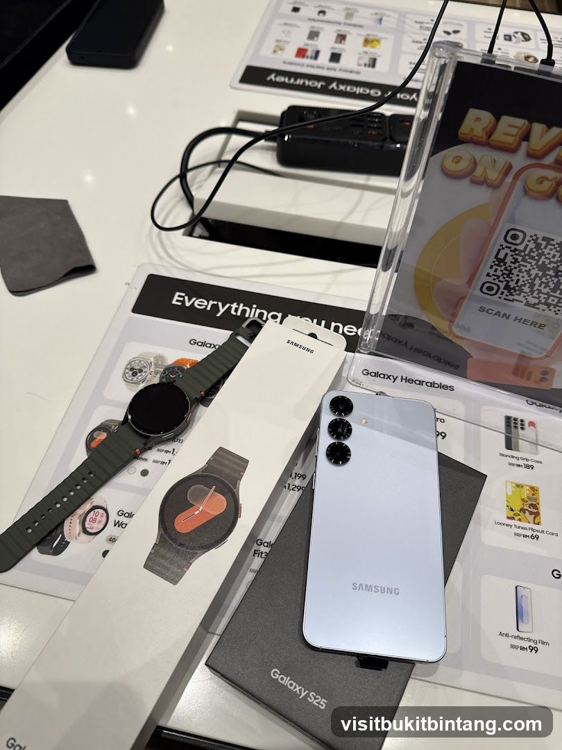 Samsung Galaxy Products Display