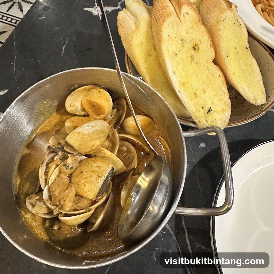 Clams with Garlic Bread