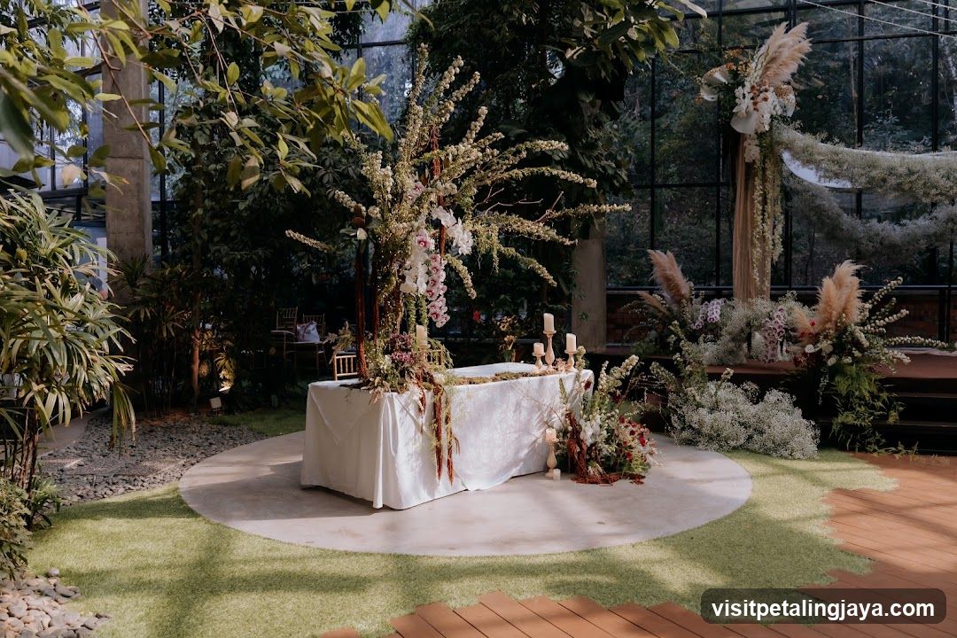 Elegant Outdoor Wedding Setup