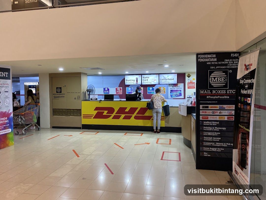 MBE Mail Boxes Etc. Service Counter