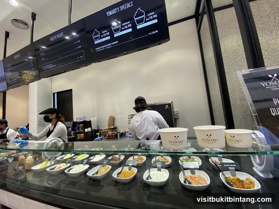 Yomaro Frozen Yogurt Counter