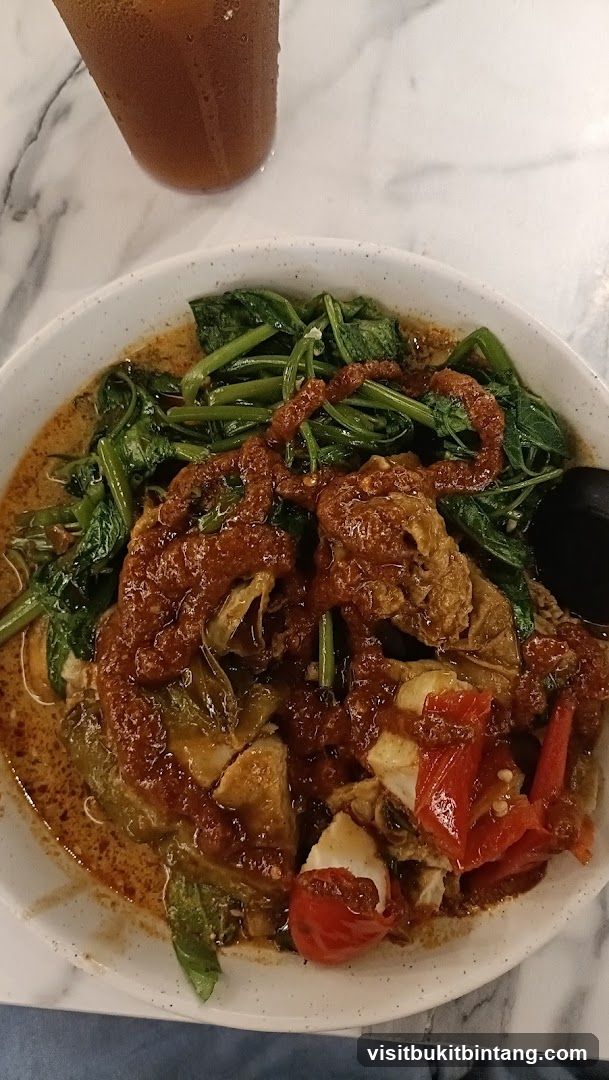 Curry Dish with Vegetables and Drink