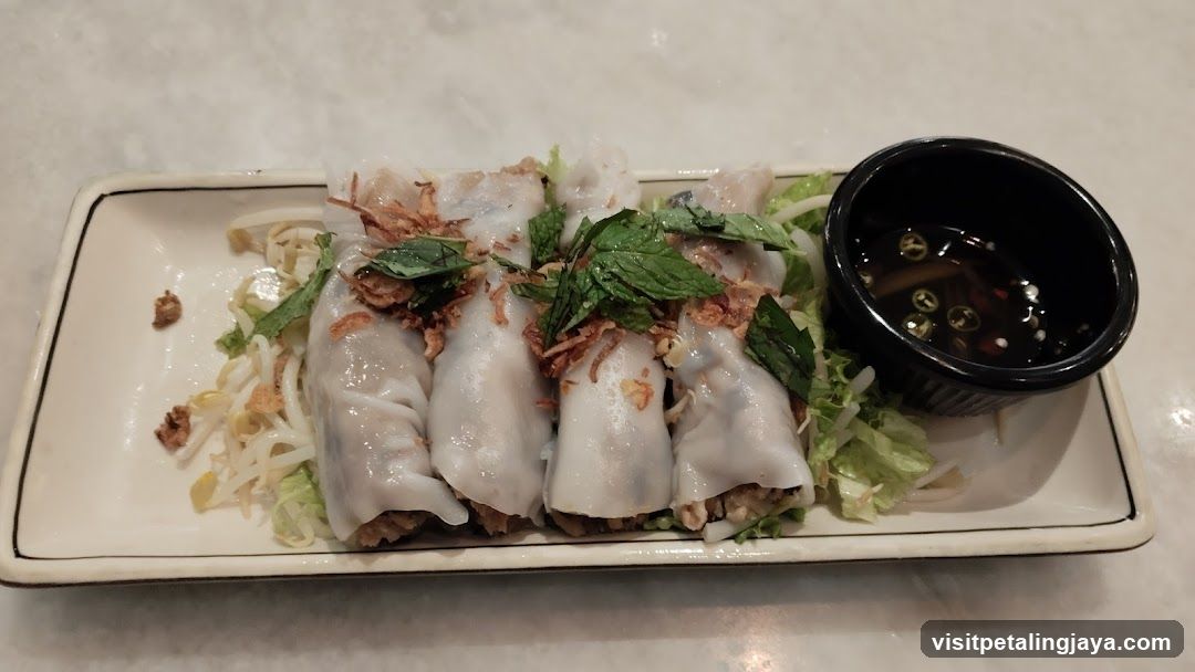 Spring Rolls with Dipping Sauce