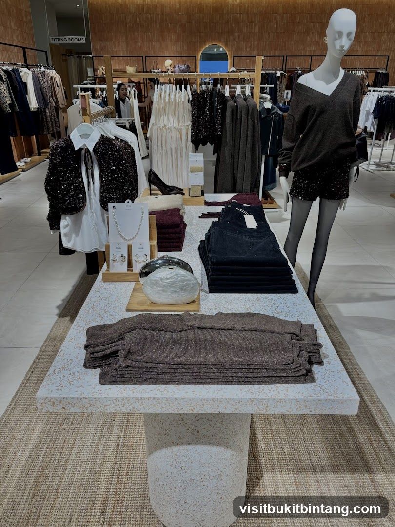 Fashion Display Table
