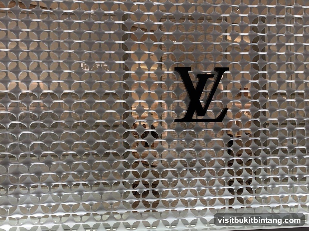 YSL (Yves Saint Laurent) Beauté - The Exchange TRX