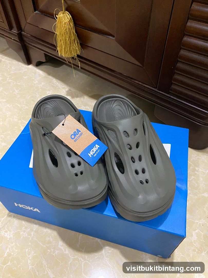 Hoka Ora Recovery Clogs