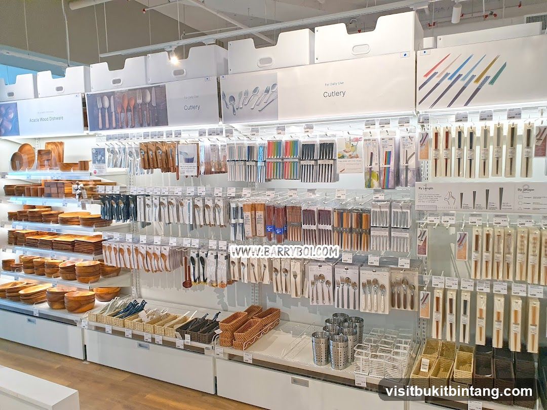 Cutlery and Dishware Display