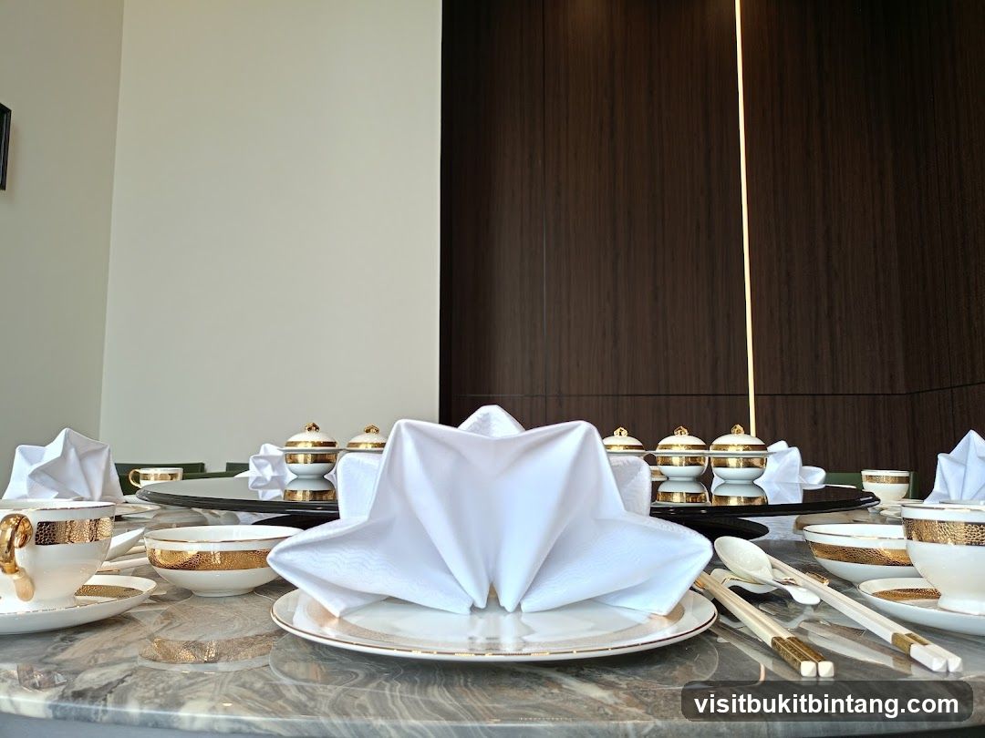 Elegant Dining Table Setting