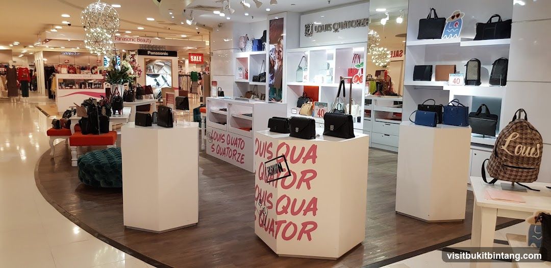 Louis Quatorze Handbag Display
