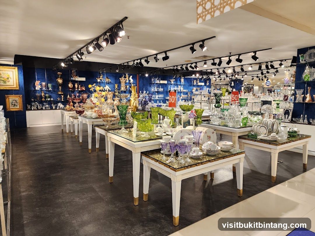 Crystalware and Tableware Display