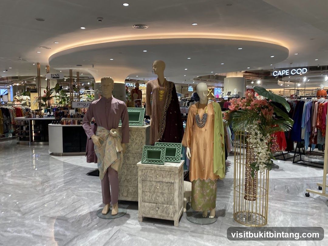 Mannequins in traditional attire