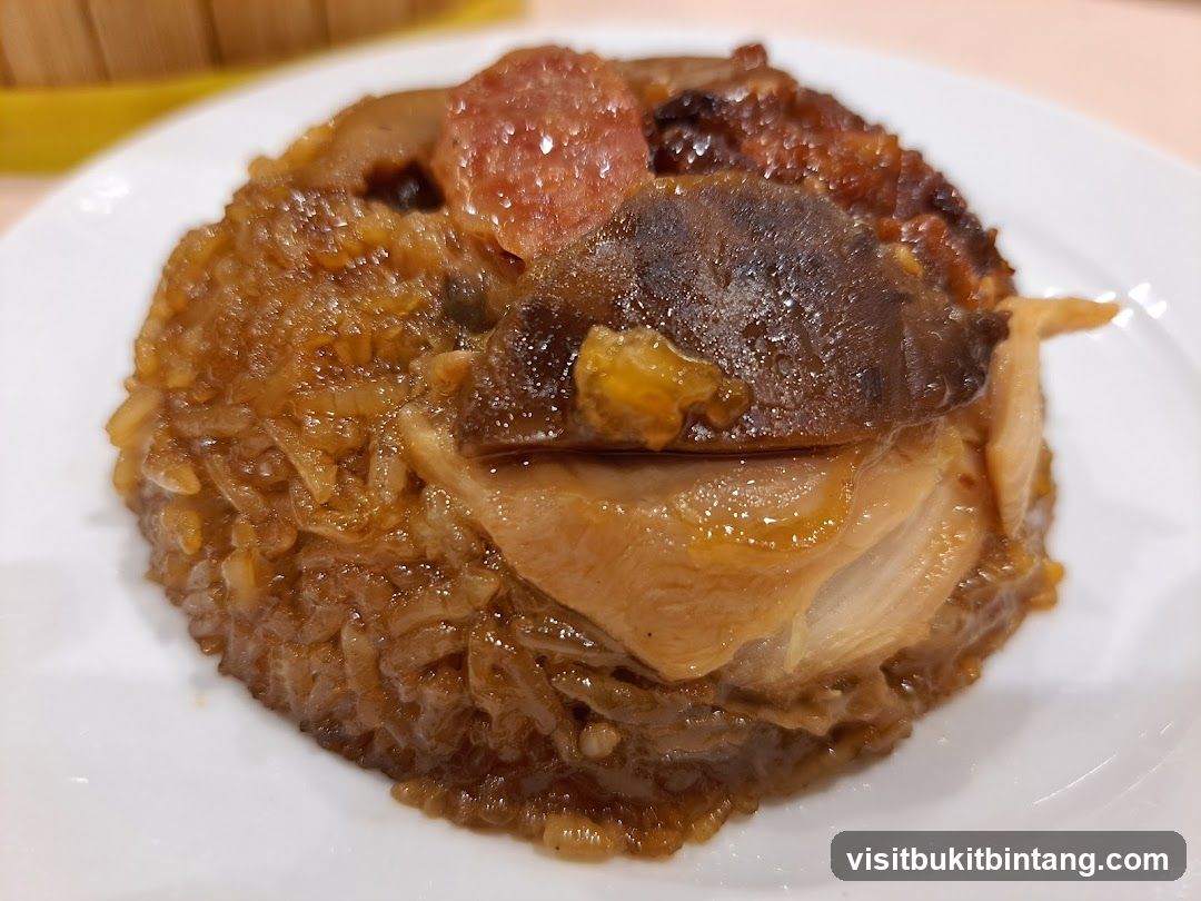 Steamed Sticky Rice with Chicken and Mushroom