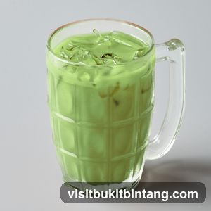 Iced Matcha Latte