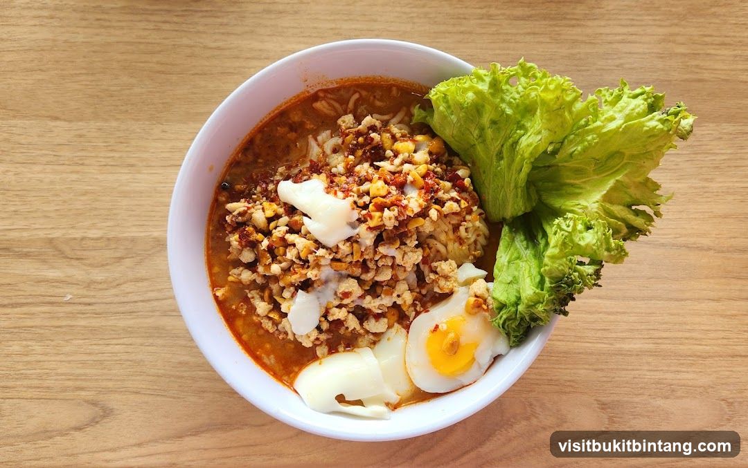 Noodle Soup with Egg and Lettuce