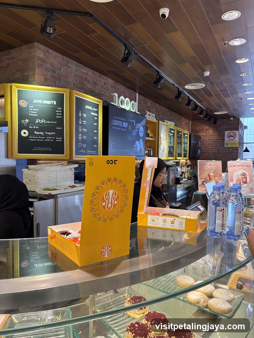 J.CO Donuts & Coffee