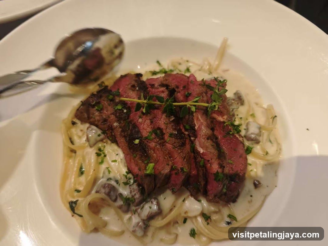 Sliced Steak with Creamy Pasta