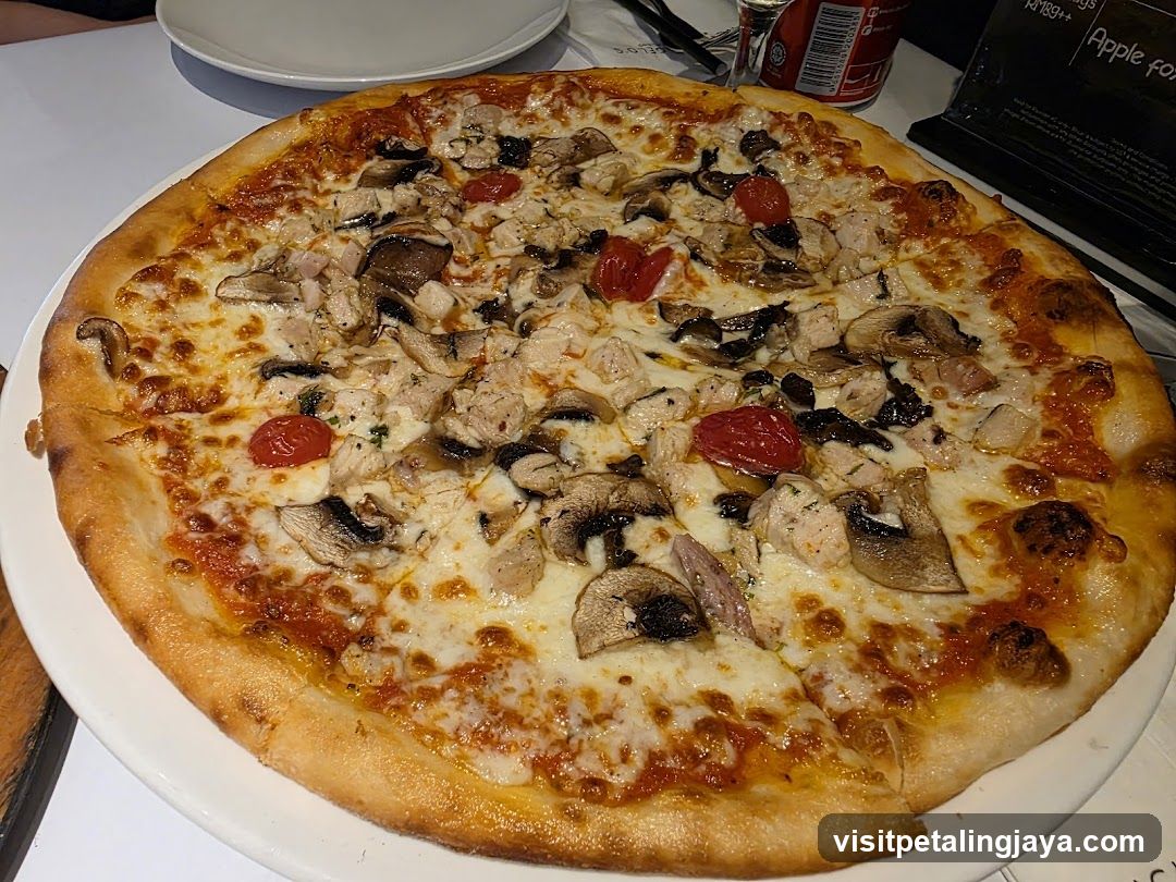 Pizza with mushrooms, chicken and tomatoes