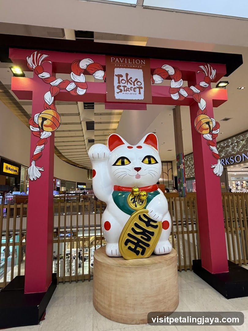 Tokyo Street Lucky Cat Statue
