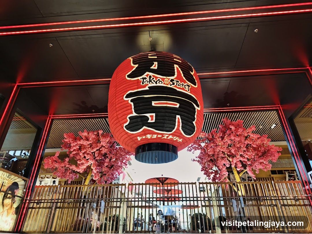 Tokyo Street Lantern Display