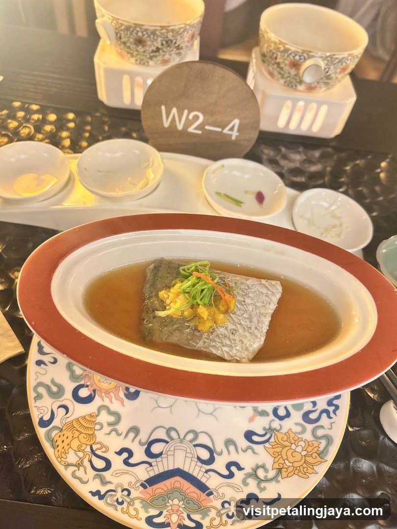 Elegant Chinese Dish Presentation