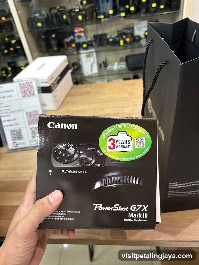 Canon PowerShot G7X Mark III Box in Store