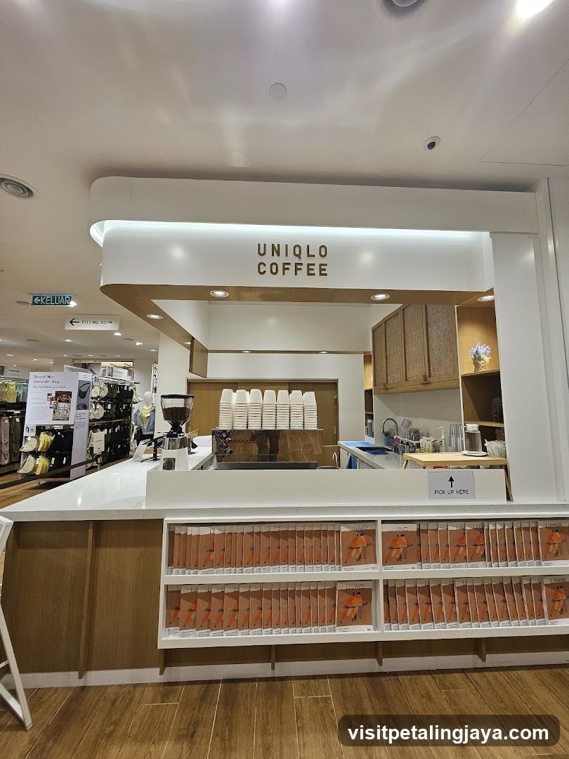 Uniqlo Coffee Interior