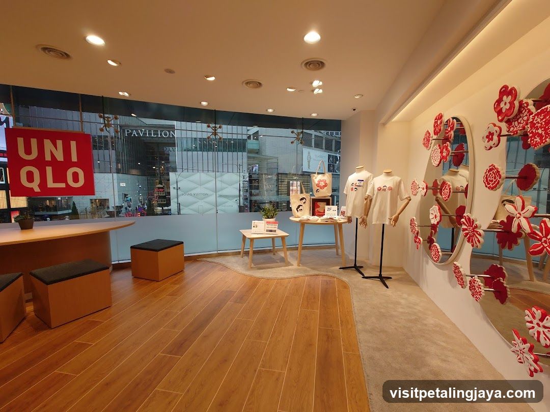 Uniqlo Store Interior