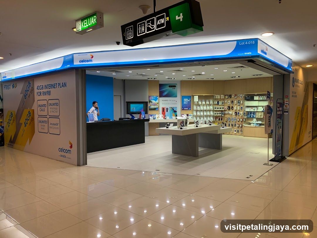 CelcomDigi Plaza Low Yat • Bukit Bintang