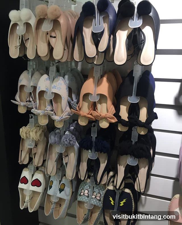 Women's Flats Display