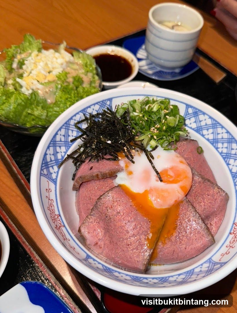 Roast Beef Bowl with Salad and Steamed Egg