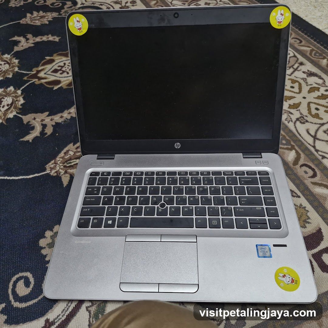 HP Laptop on Carpet