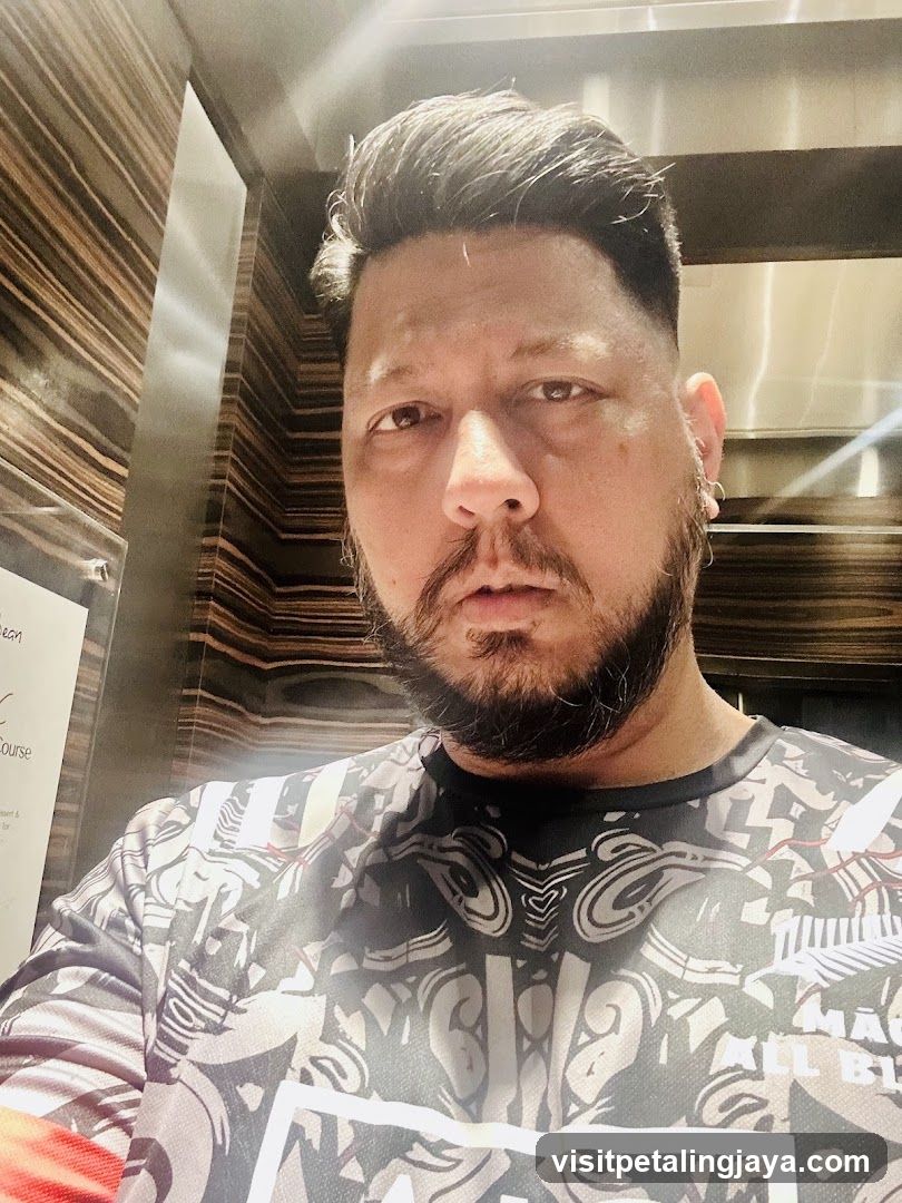 Selfie in Elevator