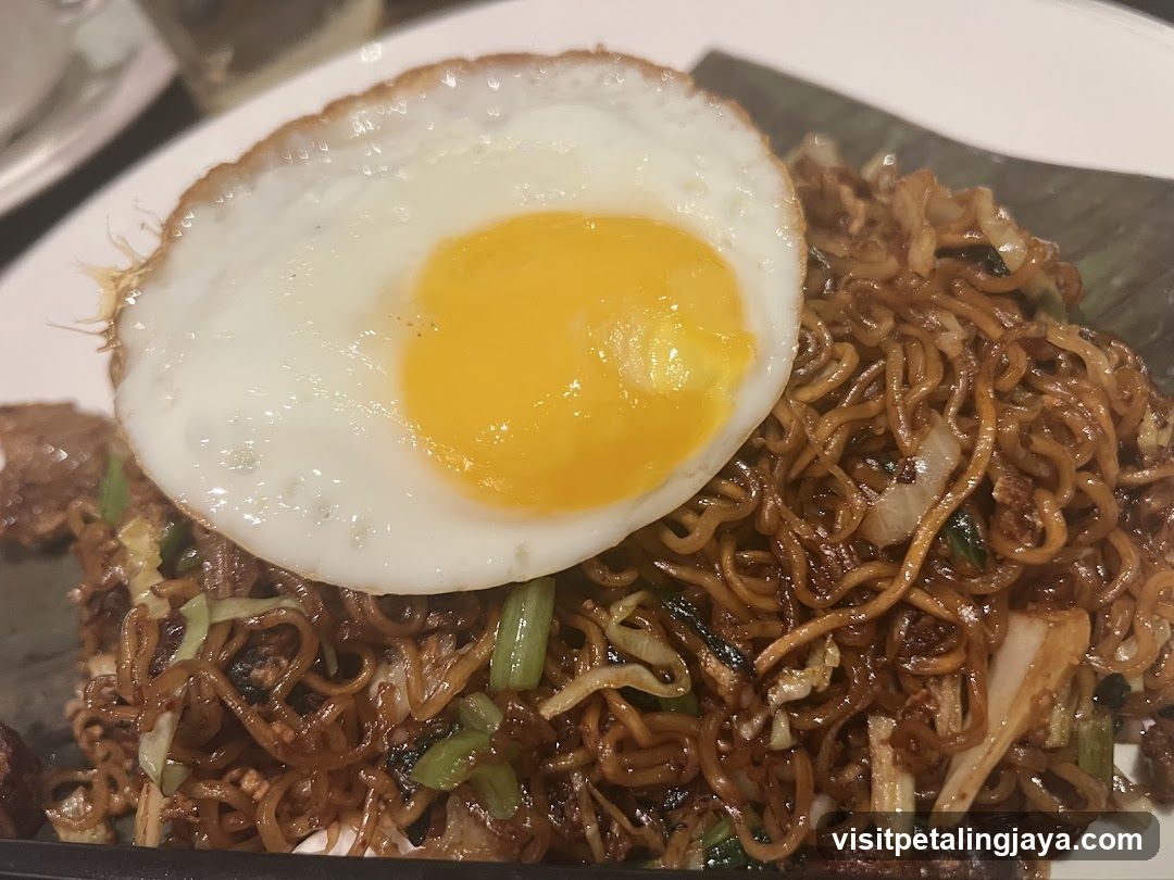 Fried Noodles with Egg