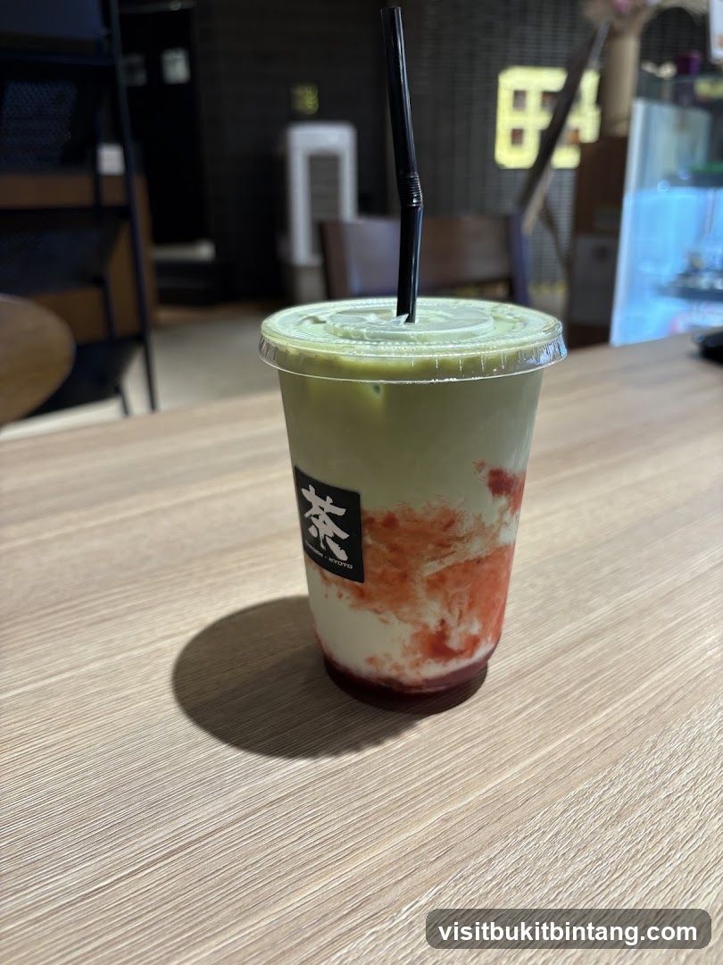 Matcha Strawberry Drink