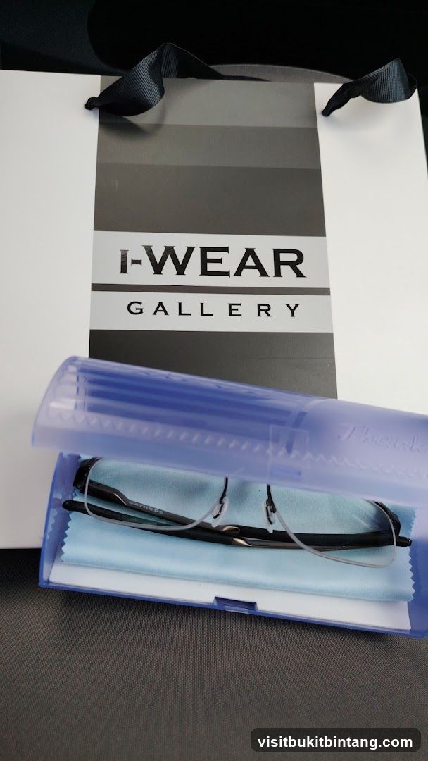 Eyeglasses in Case with Shopping Bag