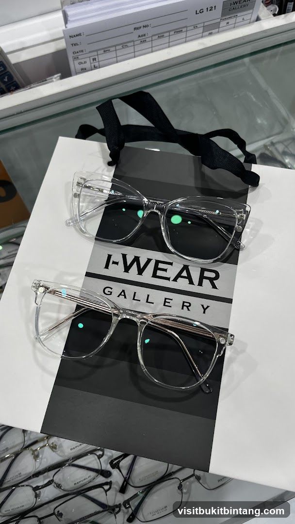 Eyeglasses Display