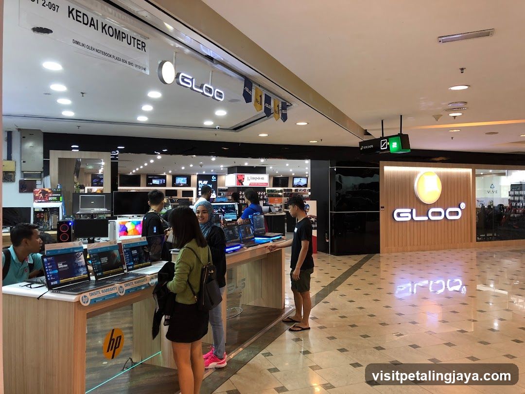 Gloo Computer Store Interior