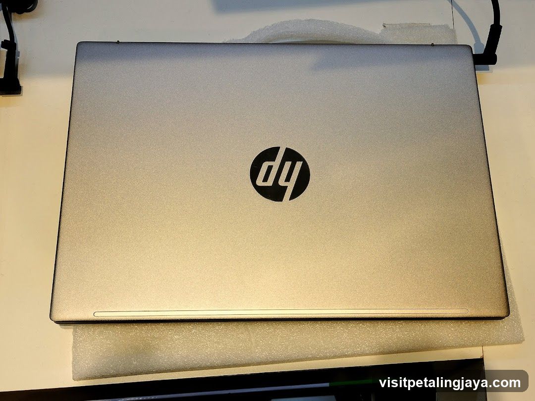 HP Laptop Exterior