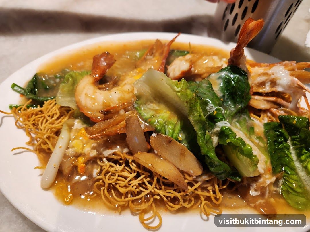 Crispy Noodles with Shrimp and Vegetables